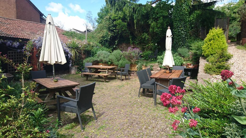 The Lamb Inn Crediton Extérieur photo