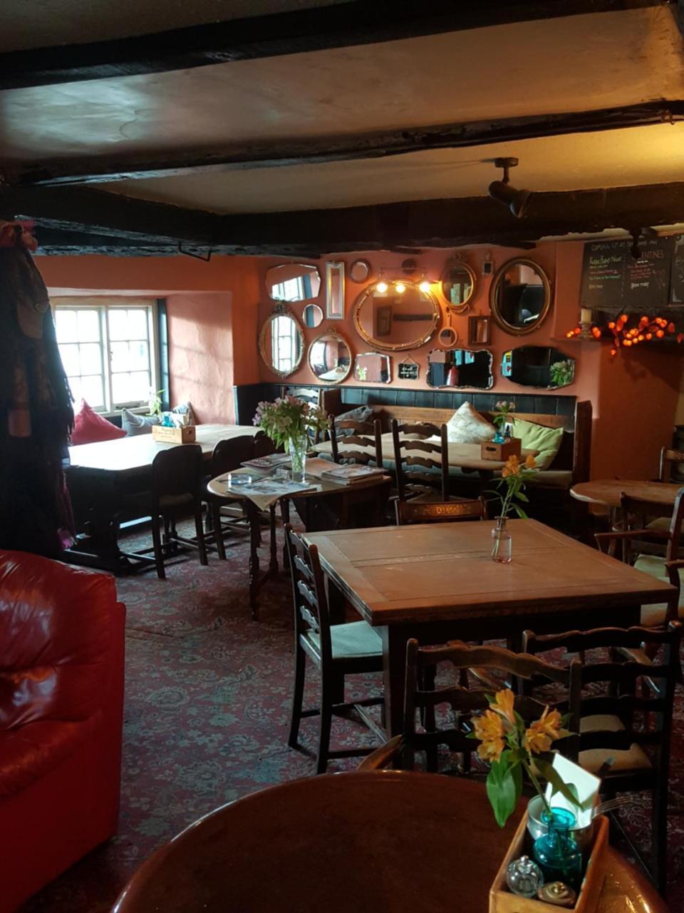 The Lamb Inn Crediton Extérieur photo