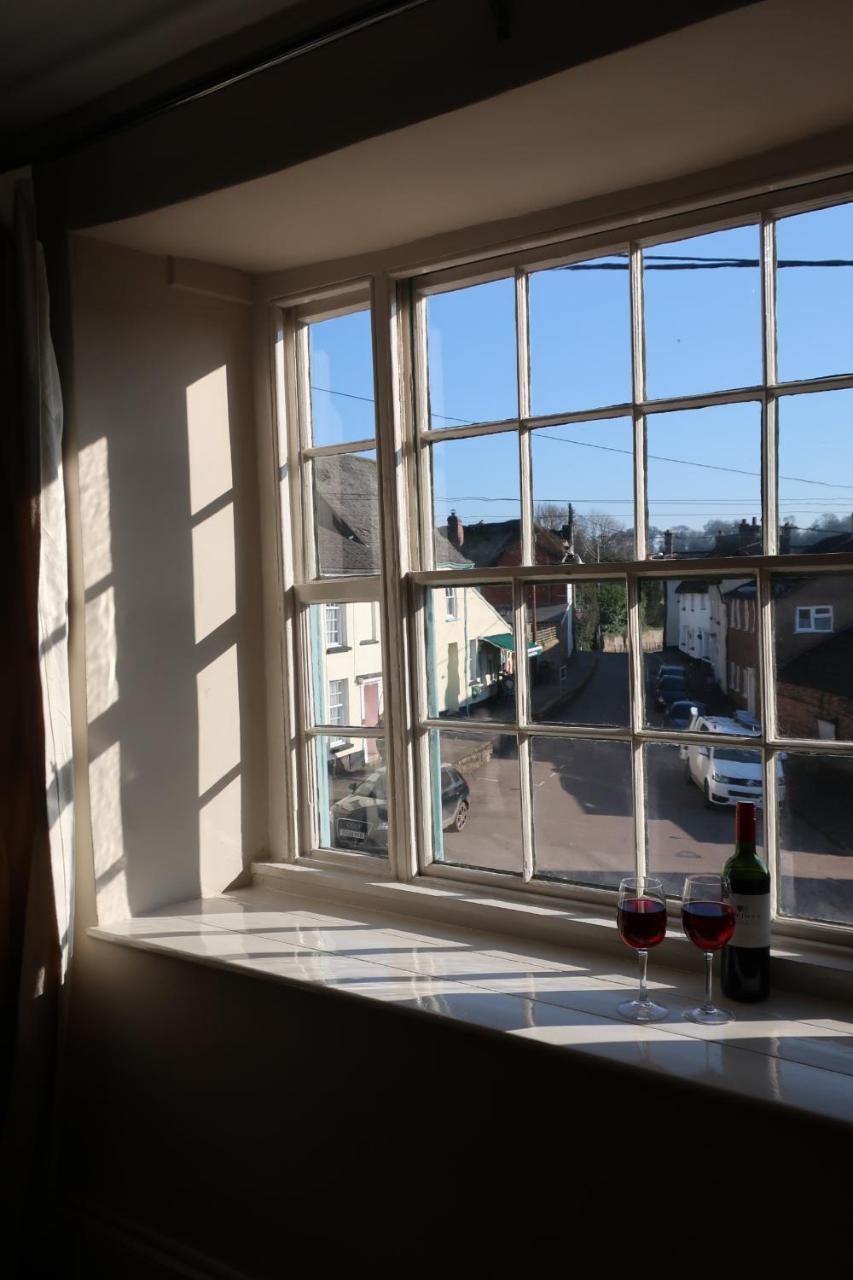 The Lamb Inn Crediton Extérieur photo