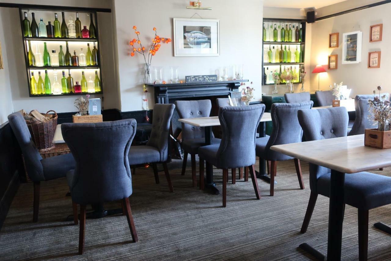The Lamb Inn Crediton Extérieur photo